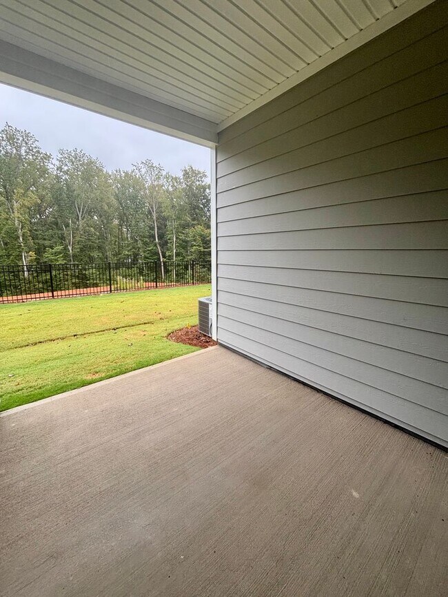 Building Photo - Beautiful, New Construction Townhouse in G...