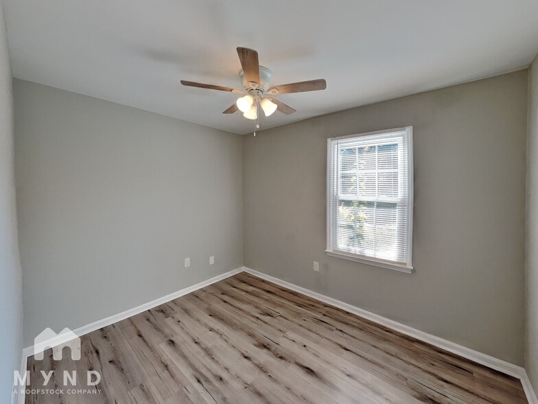 Building Photo - 3621 Firestone Dr