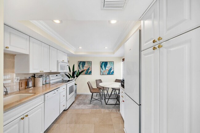 Building Photo - 250 Bradley Pl