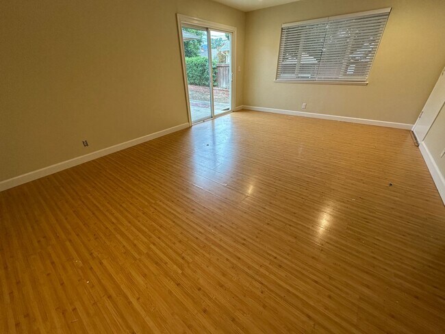 Building Photo - 852 W Hacienda Ave