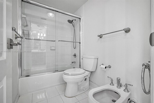 Building Photo - 1135 Asturia Ave