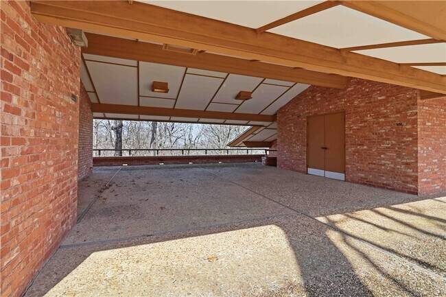 Building Photo - 951 Pembroke Rd