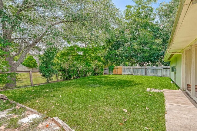 Building Photo - 2302 Brook View Ln