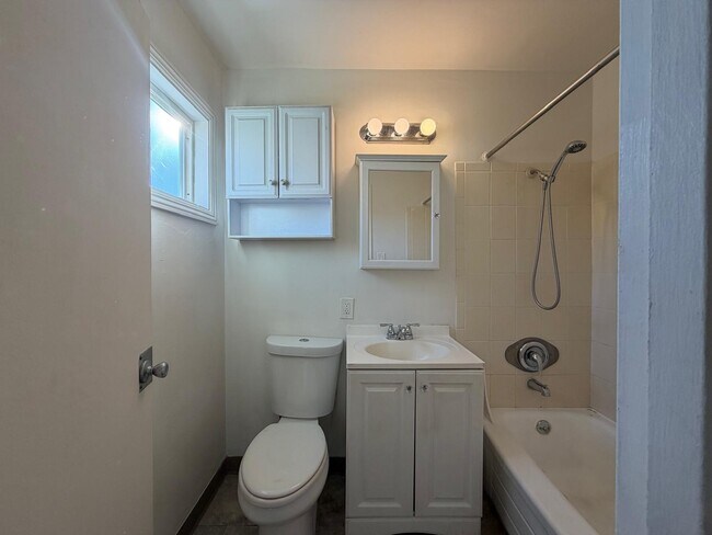 Building Photo - 3232 14th Ave