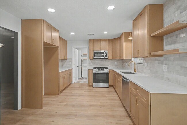 Building Photo - 34 Brushwood Ct