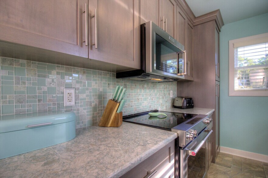 Building Photo - 9689 Stillwater Ct