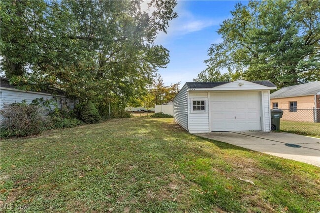 Building Photo - 25730 Shoreview Ave