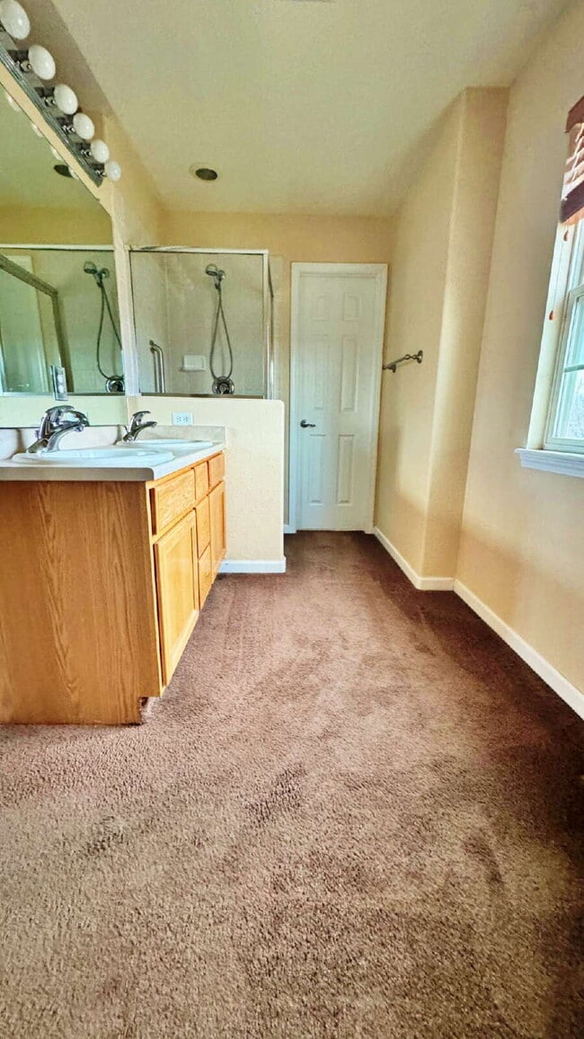 Building Photo - Welcome to this Beautiful 3 Bed 2 Bath 2 Garage Home with Big Backyard in Brighton East Farms!