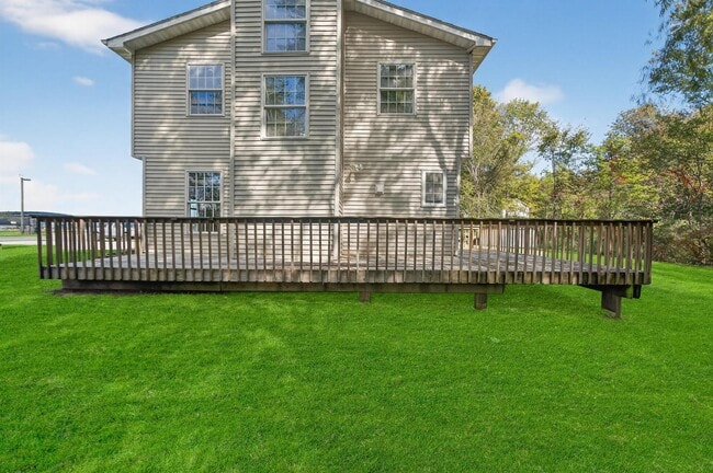 Building Photo - 531 NY-211