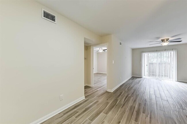 Building Photo - 1860 White Oak Dr