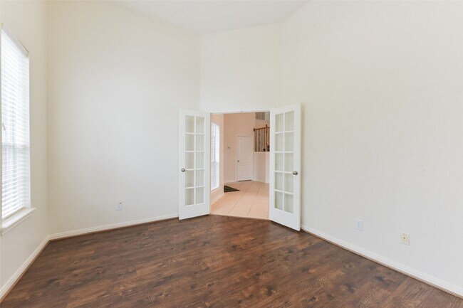 Building Photo - 18111 Blues Point Dr