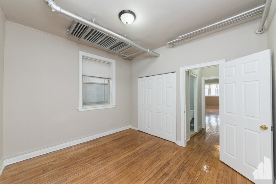 Building Photo - 4255 W Addison St