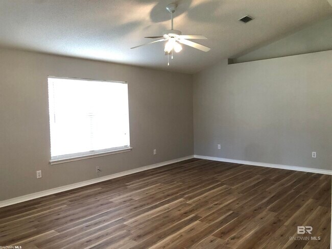 Building Photo - 9839 Hollowbrook Ave