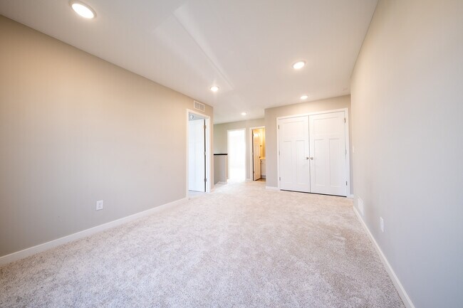 Building Photo - 15083 Athgoe Dr