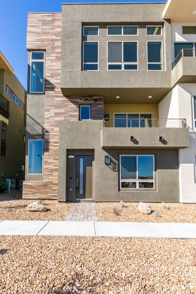 Building Photo - Penthouse Home in Summerlin- 55+ community