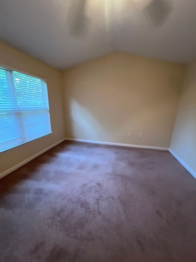 Building Photo - 15-1529 Gutleber