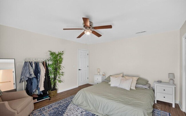 Building Photo - 7101 Alamosa Dr