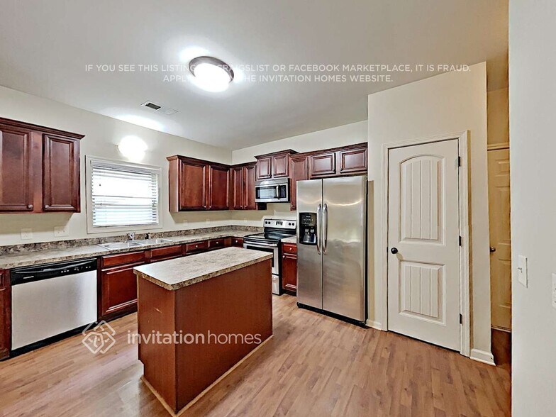 Building Photo - 408 Sheila Wy