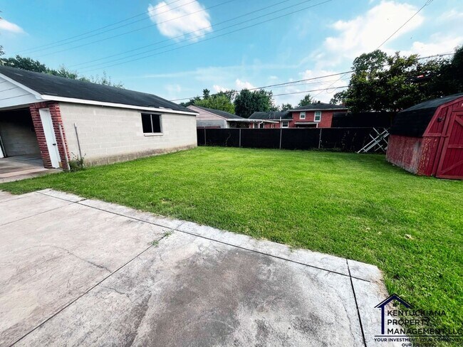 Building Photo - Beautiful East End Home in Rolling Hills – Prime Louisville Location!
