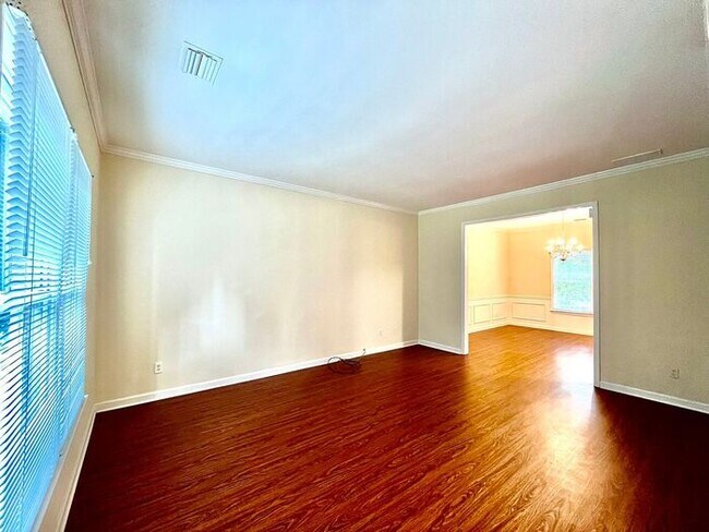Building Photo - 3165 Maple Terrace Dr