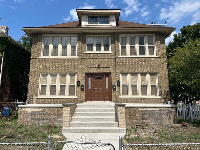 Building Photo - 1926 Seward St