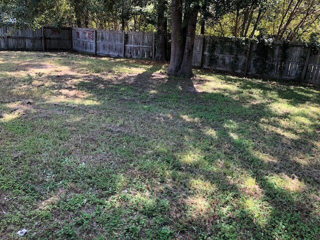 Building Photo - AVAILABLE LATE NOVEMBER (Small Pets Only)