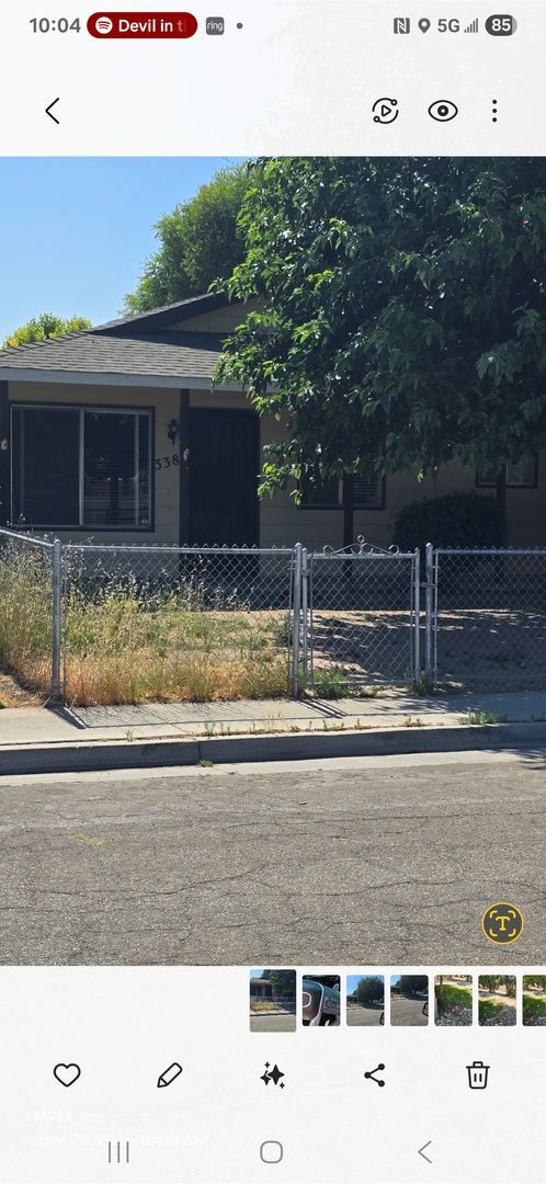 Primary Photo - 3 bedroom 2 bath across from the park