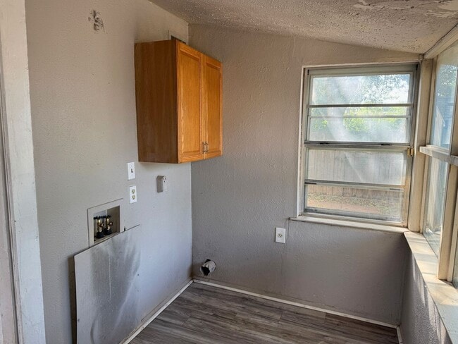 Building Photo - 1504 Austin St