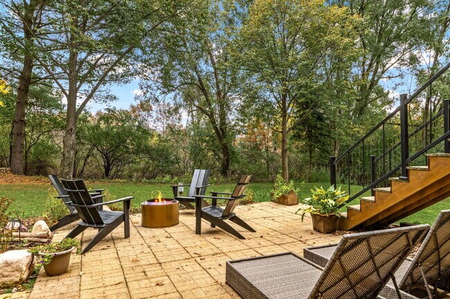 Building Photo - Designer 4 Bedroom Home with Sauna and Walk-Out Lower Level - Available May or June 1st