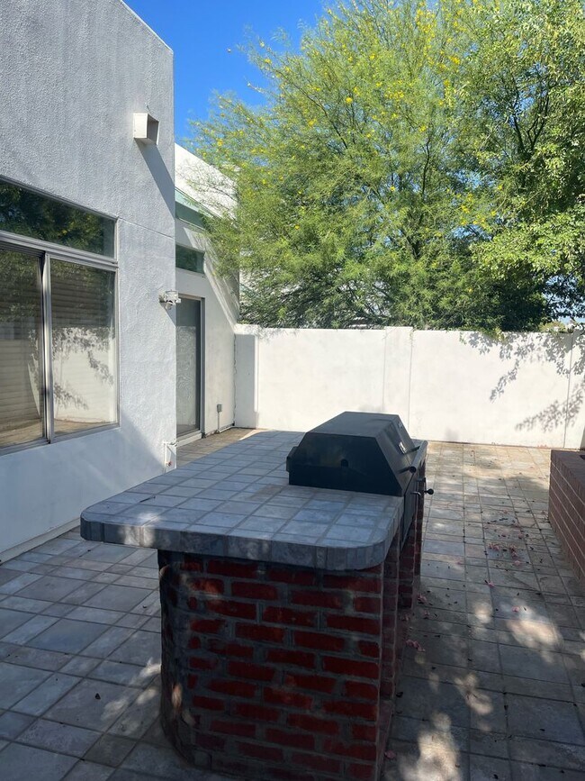 Building Photo - 5400 S Hardy Dr