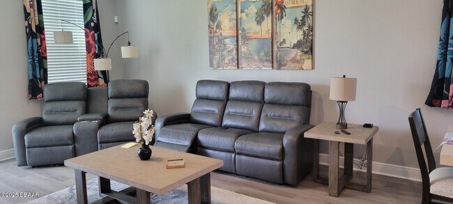 Building Photo - 284 Links Ter Blvd