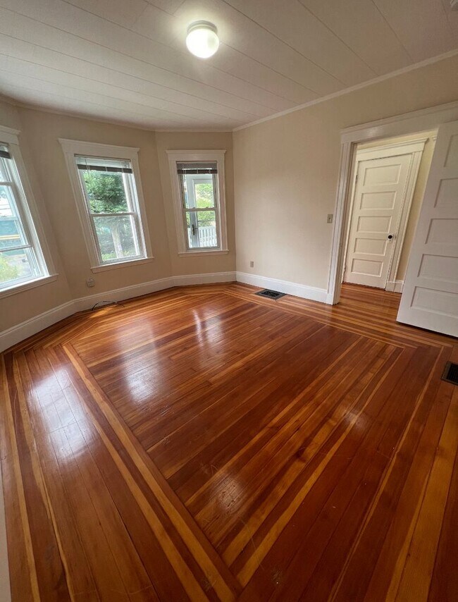 Building Photo - 37 Porter St