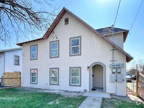 Building Photo - Newly Renovated 2-Bedroom Duplex