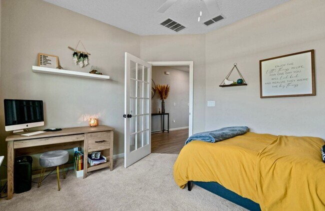 Building Photo - Gorgeous 4/ 2.5 Home in the Beautiful Lake Asbury Area of Clay County! $2,550.00