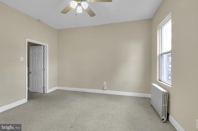 Building Photo - 443 Emily St