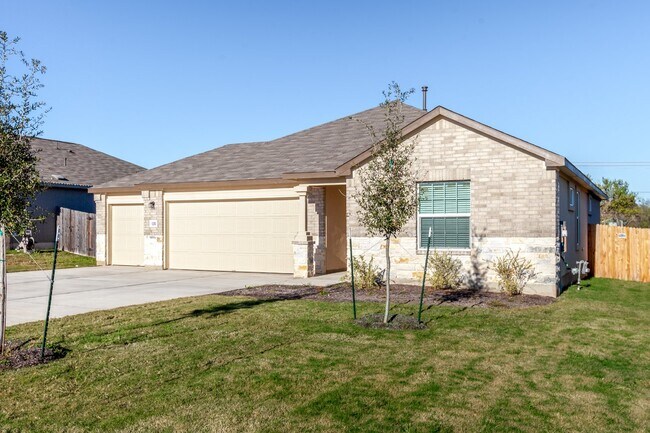 Building Photo - 3 Bedroom Plus Study and 3 car garage!