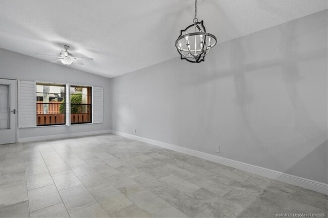 Building Photo - 8085 SE Villa Cir