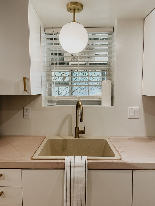 Building Photo - 3225 Colcord Ave