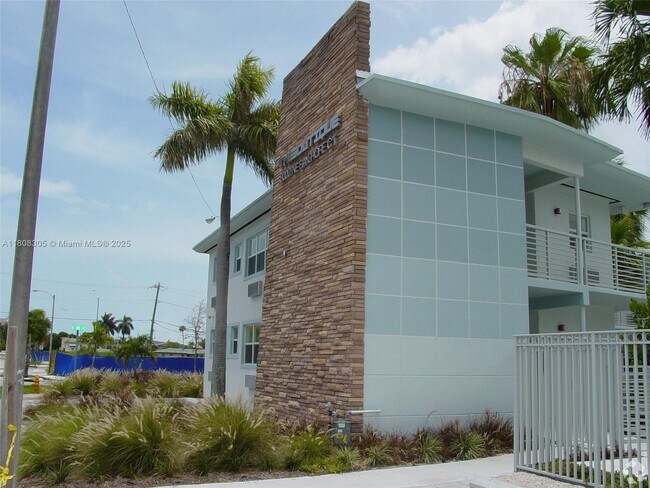 Building Photo - 8000 NE Bayshore Ct
