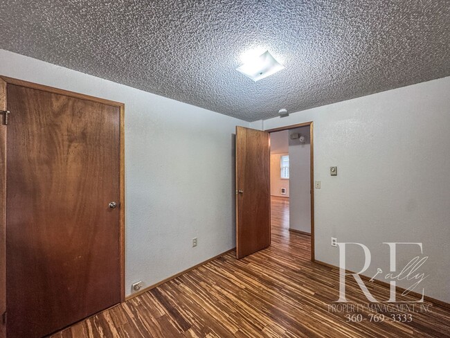 Building Photo - Charming 3-Bed Tacoma Home with Skylights & Unique Touches