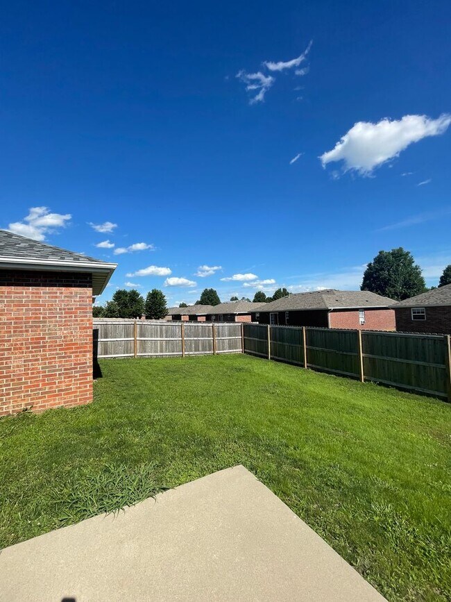 Building Photo - Executive Rental in Willard School District