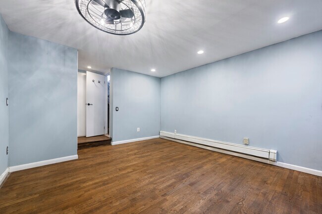 Building Photo - 117 W 82 St