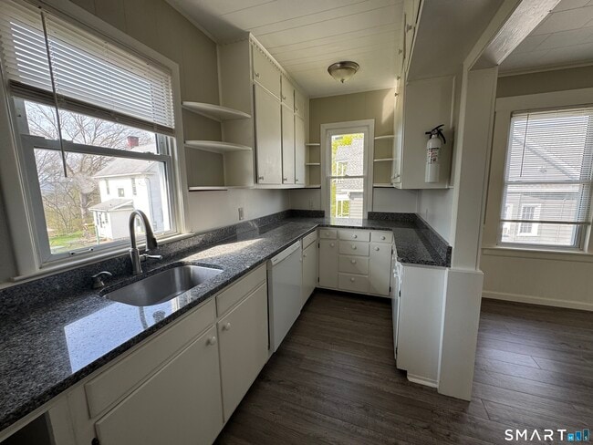 Building Photo - 201 Myrtle St