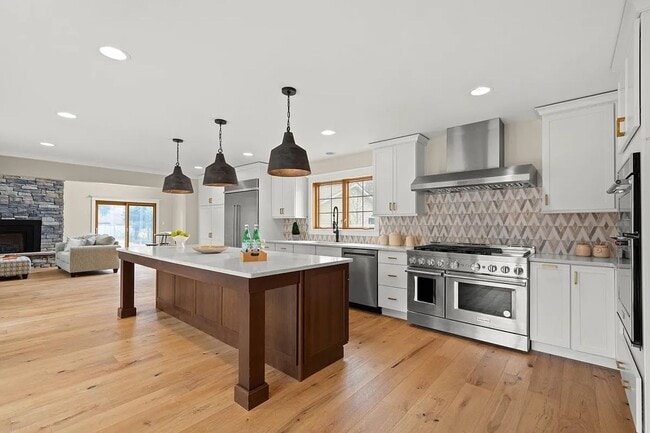 Building Photo - 5 Bed 5 Bath Single Family Home in Edgeworth