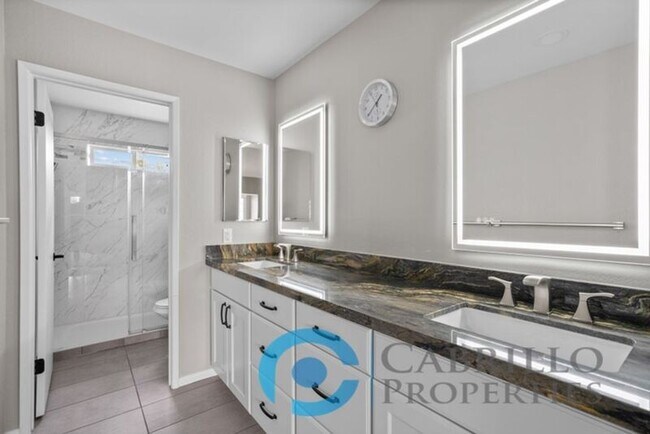 Building Photo - 4024 Crystal Dawn Ln