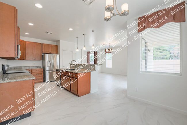Building Photo - 885 W Caroline Ln