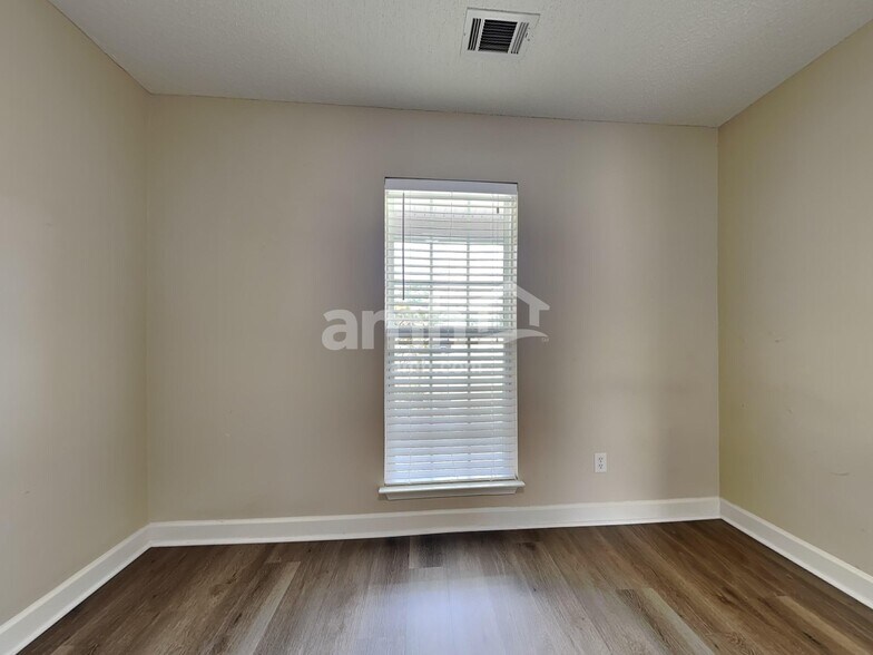 Building Photo - 116 Grayson Ave