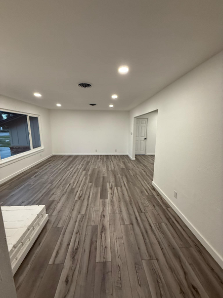 Building Photo - 4552 Alta Mesa Dr