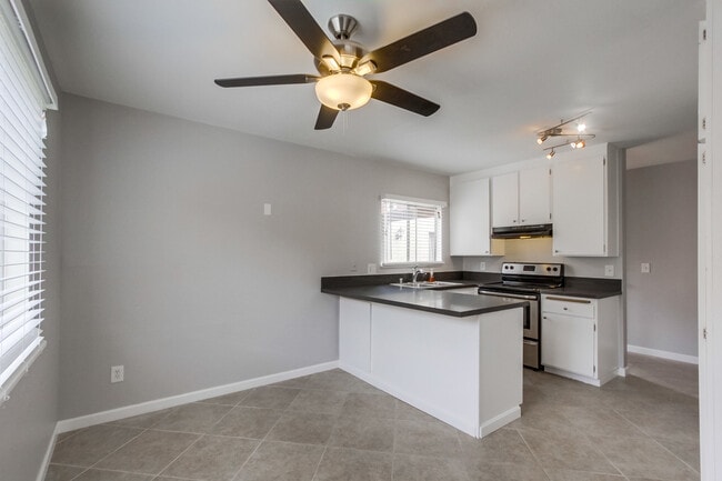 Building Photo - Spacious 3 Bedroom Condo Available for Move In May 1st