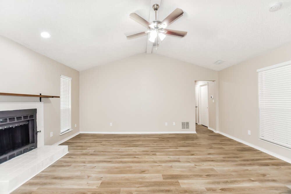 Building Photo - 308 Southlake Dr